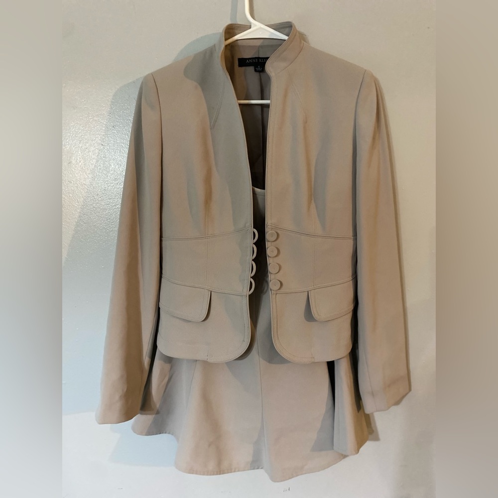 Anne Klein suit size 4 great condition gray green color